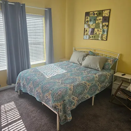 Private Room & Bathroom - Hot Tub On Patio